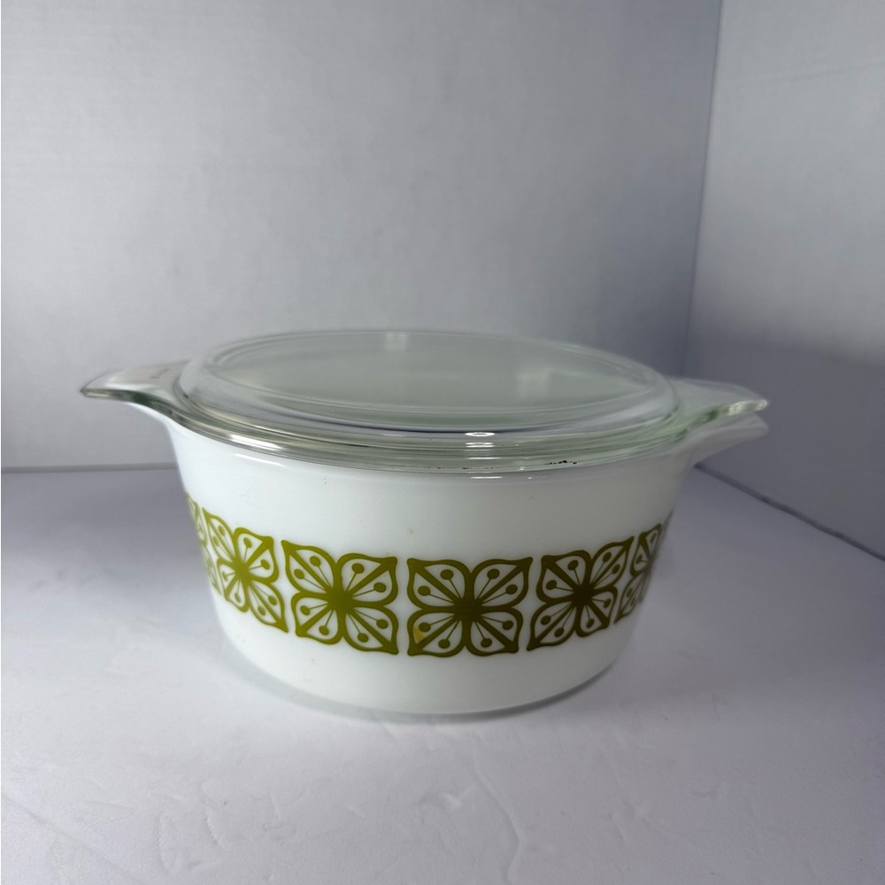Pyrex Glass Casserole Dish with Lid - Green Pattern - Picture 3 of 12